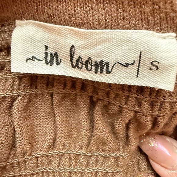 In Loom Women's Tan Snatched Waist V-neck Sweater Size S - Picture 4 of 5